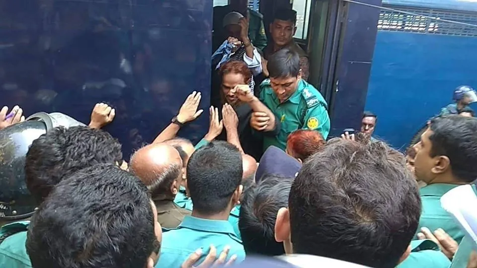 হলি আর্টিজান-আসামিরা এজলাসে