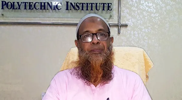 অধ্যক্ষকে পুকুরে ফেলে দিলো ছাত্রলীগ