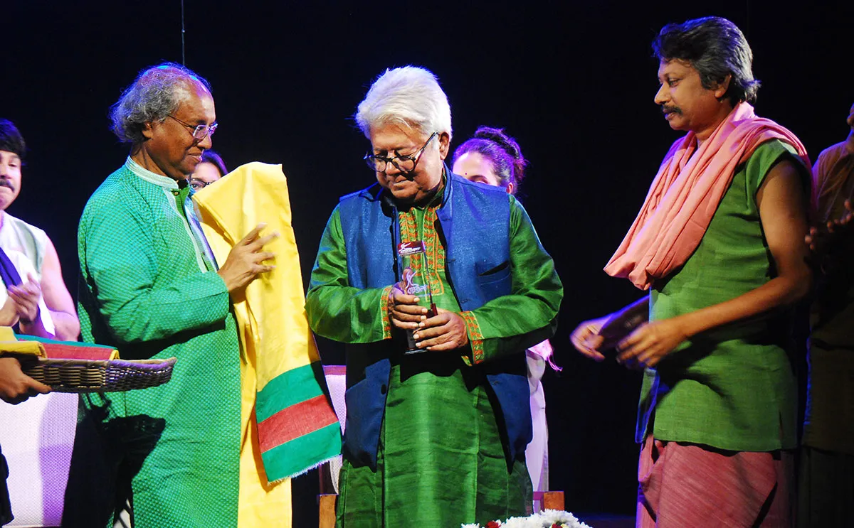 আজীবন সম্মাননা পেলেন মামুনুর রশীদ