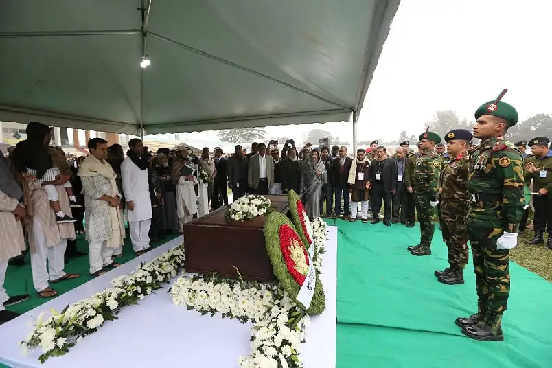 তাঁর তুলনা তিনি নিজেই
