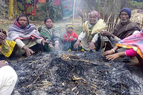 শীতে কাঁপছে উত্তরের জনপদ
