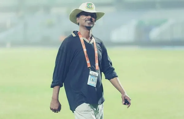 রেকর্ড রানেও তৃপ্ত নন কিউরেটর বাবু!