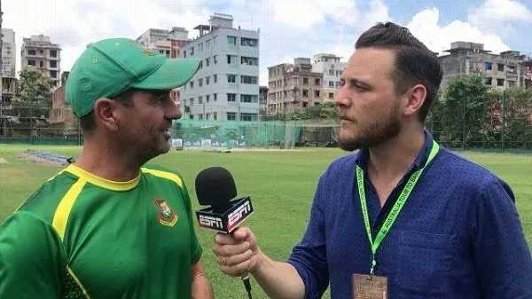 এইচপি ছাড়লেন হেলমট, কোচের খোঁজে বিসিবি