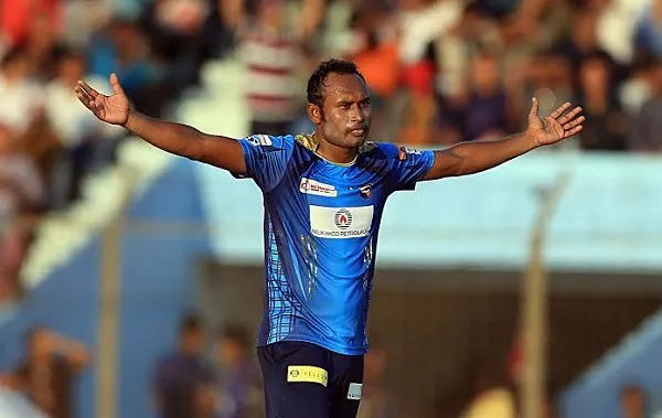 ওয়াহাব রিয়াজ চলে যাওয়ায় দল পেলেন শহিদ