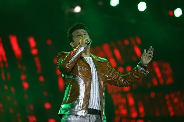 বঙ্গবন্ধুকে নিয়ে সনু নিগমের গান, সুর মেলালেন প্রধানমন্ত্রী