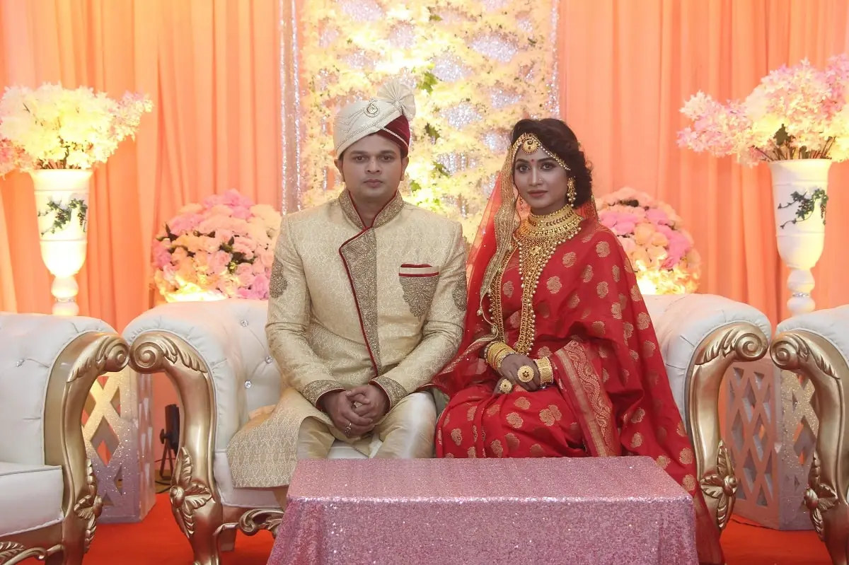 বিয়ের অনুষ্ঠানে বর ও কনে সাজে সেজে বসে আছেন।. Channel i News - চ্যানেল আই নিউজ