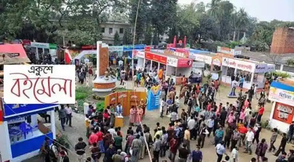 বইমেলা প্রাঙ্গণে দর্শনার্থীদের ব্যাপক ভিড় দেখা যাচ্ছে. Channel i News - চ্যানেল আই নিউজ