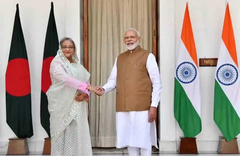 বাংলাদেশ ও ভারতের নেতারা প্রজাতন্ত্র দিবসের অনুষ্ঠানে শুভেচ্ছা বিনিময় করছেন. Channel i News - চ্যানেল আই নিউজ