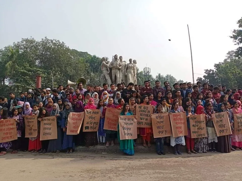 ধর্ষণের প্রতিবাদে উত্তাল ঢাকা বিশ্ববিদ্যালয়