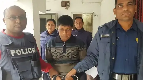 জুয়াড়ি ফজল মন্ডল রিমান্ডে, পুলিশ ও সন্দেহভাজনদের সঙ্গে ছবি. Channel i News - চ্যানেল আই নিউজ
