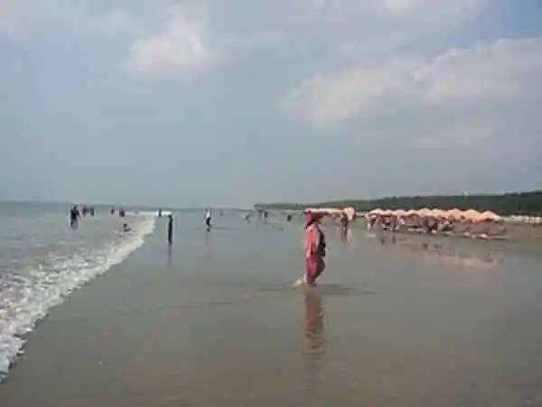 সৈকত ও পর্যটকরা কক্সবাজারের সমুদ্র সৈকতে ঘুরতে আসছে. Channel i News - চ্যানেল আই নিউজ
