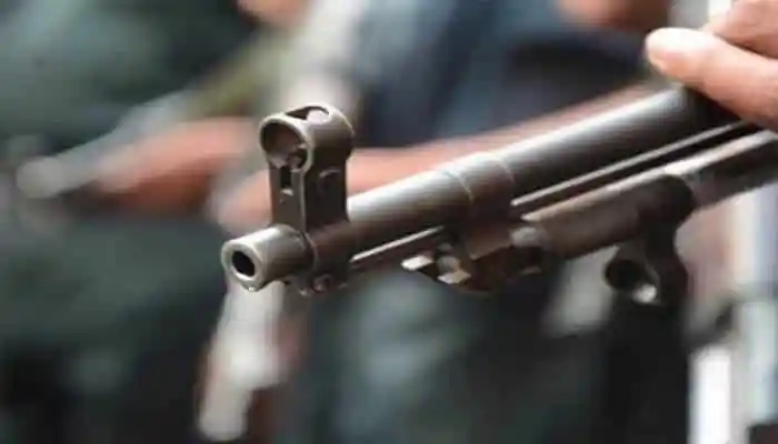 অস্ত্রের মুখের ছবি, পুলিশি মাদক বিরোধী অভিযানের সাথে সম্পর্কিত. Channel i News - চ্যানেল আই নিউজ