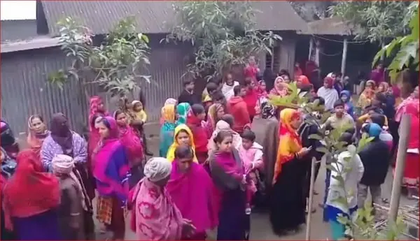 মানিকগঞ্জের সাটুরিয়ায় শোকাহত পরিবার ও স্থানীয়রা. Channel i News - চ্যানেল আই নিউজ