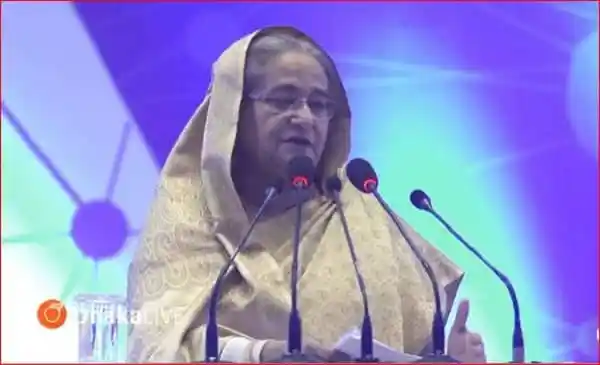 প্রধানমন্ত্রী সাইবার অপরাধ নিয়ে সচেতনতা বৃদ্ধির জন্য বক্তৃতা দিচ্ছেন. Channel i News - চ্যানেল আই নিউজ