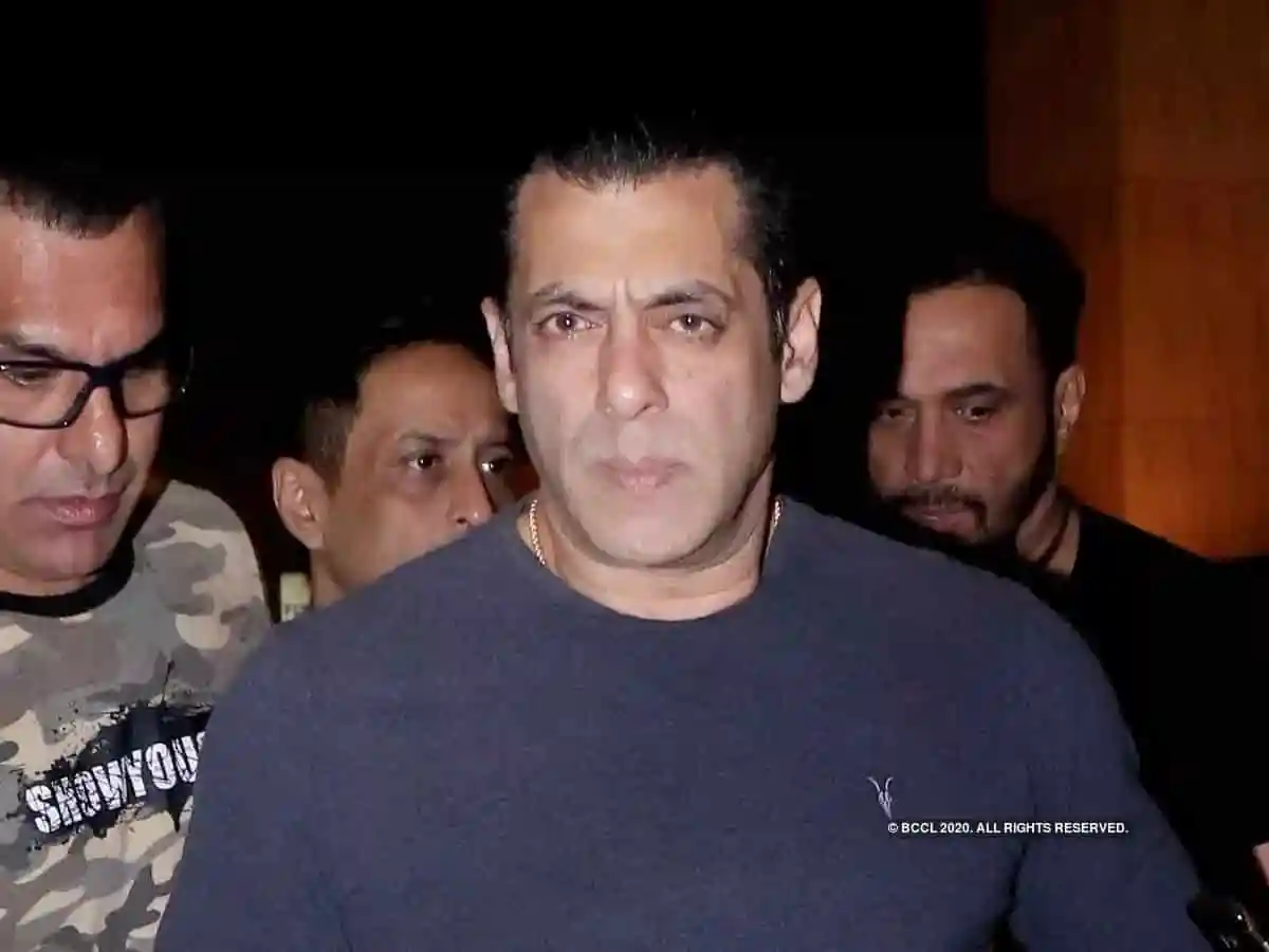 সালমান খানকে নিষিদ্ধের দাবিতে প্রতিবাদকারী ও সাংবাদিকরা একত্রিত।. Channel i News - চ্যানেল আই নিউজ