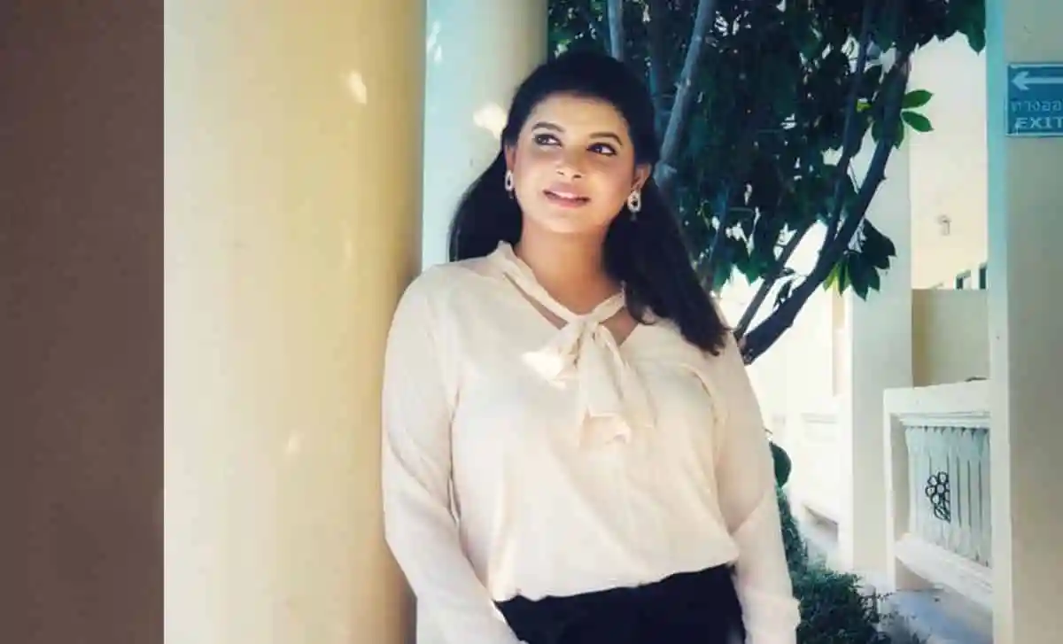 শবনম ফারিয়া আইফ্লিক্সের জন্য পাতায়ায়, সুন্দর পোশাক পরা. Channel i News - চ্যানেল আই নিউজ
