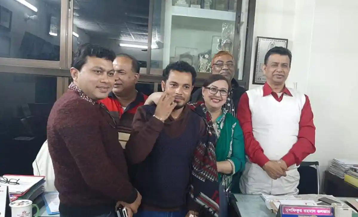 চ্যানেল আই অনলাইন সাংবাদিকদের একত্রিত ছবি. Channel i News - চ্যানেল আই নিউজ