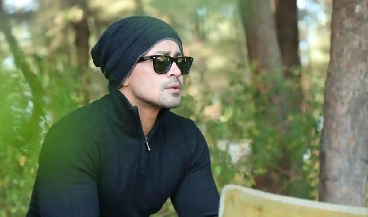 এবিএম সুমনের নতুন ছবিতে তিনি বনজঙ্গলে বসে আছেন. Channel i News - চ্যানেল আই নিউজ