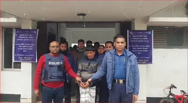 ফজল মন্ডলের রিমান্ডের জন্য পুলিশ ও সাংবাদিকরা আদালত ভবনে উপস্থিত. Channel i News - চ্যানেল আই নিউজ