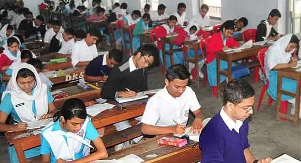 বাংলাদেশের স্কুলে ছাত্রছাত্রী পরীক্ষা দিচ্ছে. Channel i News - চ্যানেল আই নিউজ