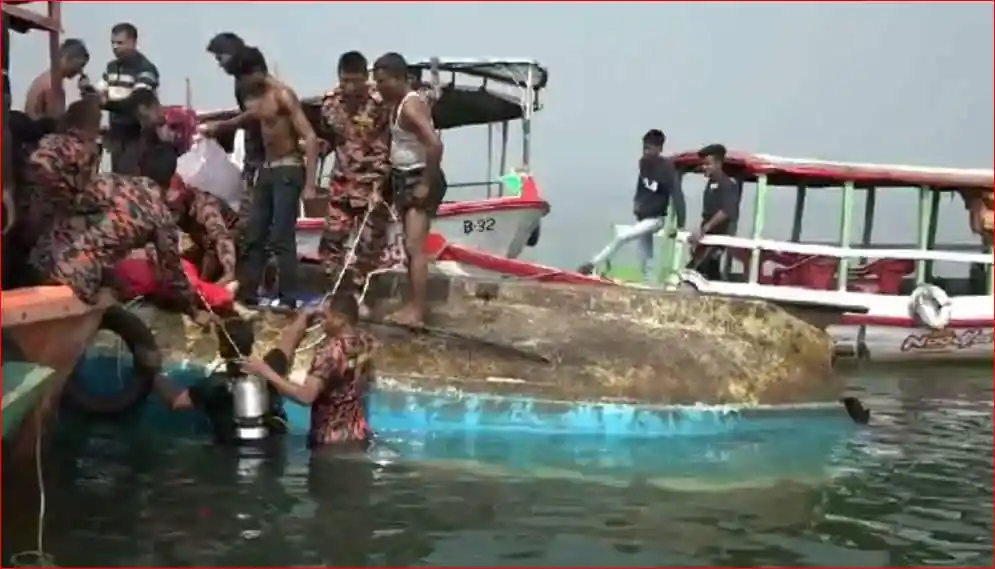 নৌ দুর্ঘটনায় উদ্ধার কাজ চালাচ্ছে উদ্ধারকর্মীরা, রাঙ্গামাটিতে নিহত ৬. Channel i News - চ্যানেল আই নিউজ