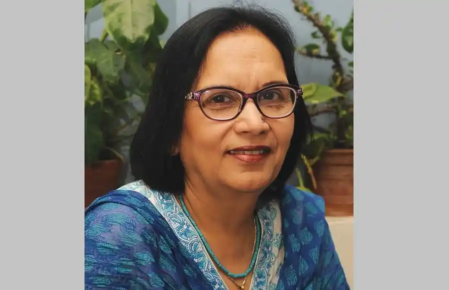 ফিরদৌসী কাদরী ল’রিয়েল-ইউনেস্কো অ্যাওয়ার্ড গ্রহণ করছেন. Channel i News - চ্যানেল আই নিউজ
