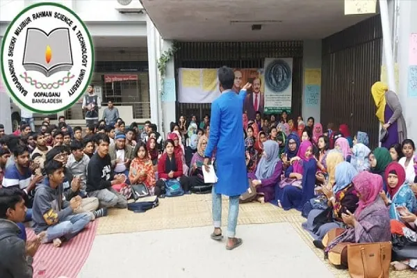 গোপালগঞ্জ বিশ্ববিদ্যালয়ের প্রধান ফটকের সামনে শিক্ষার্থীদের সমাবেশ।. Channel i News - চ্যানেল আই নিউজ