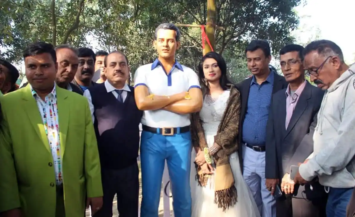 গাজীপুরে সালমান শাহ্’র ভাস্কর্য উন্মোচন অনুষ্ঠানে উপস্থিত অতিথিরা. Channel i News - চ্যানেল আই নিউজ
