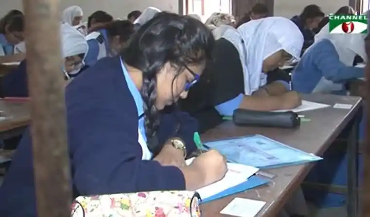 এসএসসি পরীক্ষার জন্য ছাত্রীরা পরীক্ষা কেন্দ্রে বসে পরীক্ষা দিচ্ছে।. Channel i News - চ্যানেল আই নিউজ