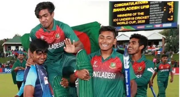 বাংলাদেশ ক্রিকেট দলের খেলোয়াড়রা জয় উদযাপন করছে. Channel i News - চ্যানেল আই নিউজ