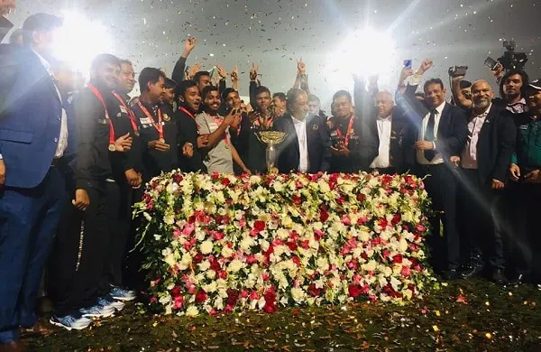বিশ্বকাপ জয়ী দলের আনন্দ উদযাপন, ফুলের মালা ও কনফেটি ছড়িয়ে পড়ছে. Channel i News - চ্যানেল আই নিউজ