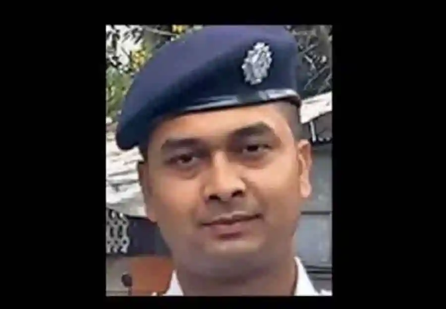 শিক্ষার্থীর প্রবেশপত্র ফিরিয়ে নায়ক পুলিশ কর্মকর্তা