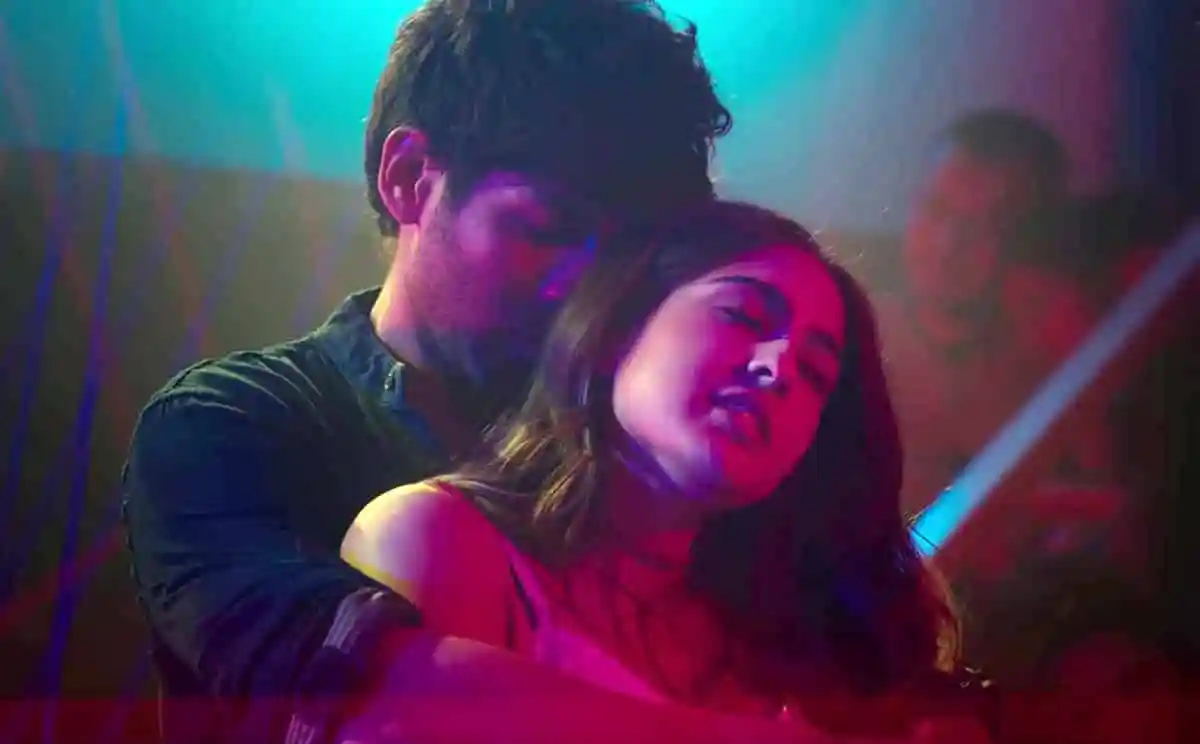 একজন পুরুষ একজন মহিলাকে জড়িয়ে ধরে রোমান্টিক মুহূর্ত উপভোগ করছে. Channel i News - চ্যানেল আই নিউজ