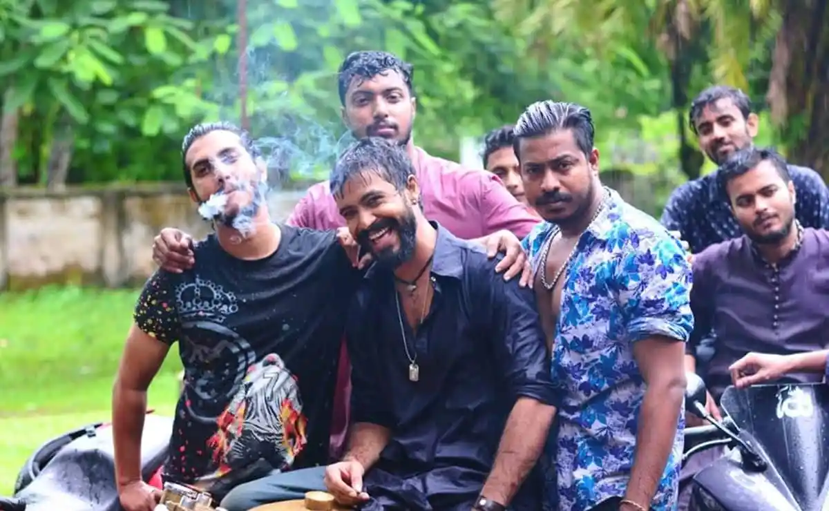 বন্ধুদের সাথে outdoor মজা, হাসি ও আনন্দের মুহূর্ত. Channel i News - চ্যানেল আই নিউজ