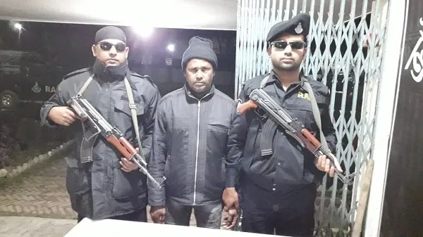 টাঙ্গাইলে বিদেশি পিস্তল ও গুলিসহ আটক ১, পুলিশি অভিযান. Channel i News - চ্যানেল আই নিউজ