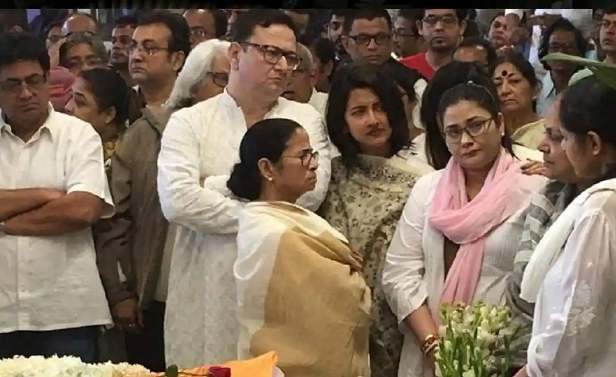 তাপস পাল শেষকৃত্য অনুষ্ঠানে উপস্থিত পরিবারের সদস্যরা. Channel i News - চ্যানেল আই নিউজ
