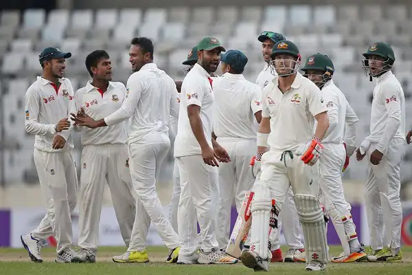বাংলাদেশ ক্রিকেট দলের খেলোয়াড়রা মাঠে একসঙ্গে উদযাপন করছে।. Channel i News - চ্যানেল আই নিউজ
