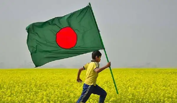 বাংলাদেশের পতাকা হাতে শিশু, আশায় বাধি বুক. Channel i News - চ্যানেল আই নিউজ