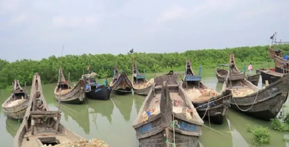 কক্সবাজার-মহেশখালী নৌ চলাচল বন্ধ