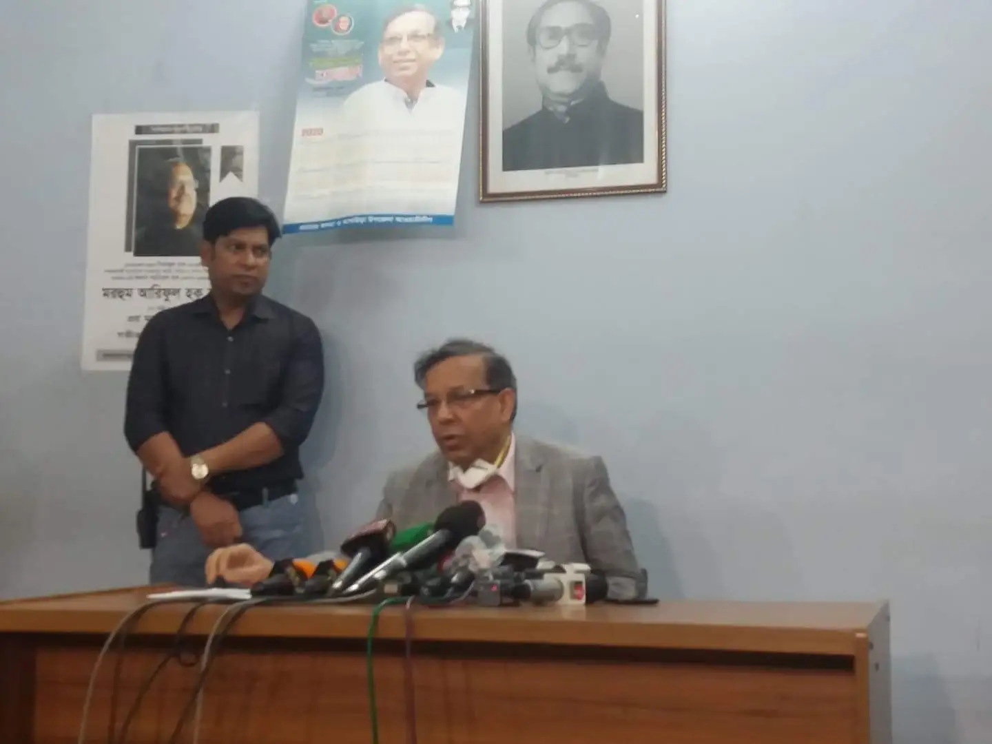 খালেদা জিয়া মুক্তির জন্য সংবাদ সম্মেলনে বক্তব্য দিচ্ছেন. Channel i News - চ্যানেল আই নিউজ