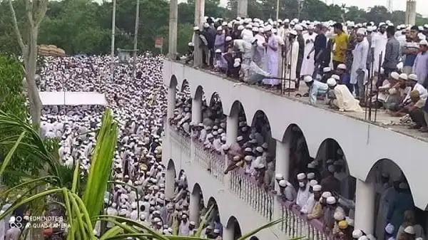 জনসমাগমে মানুষের ভিড়, সামাজিক দূরত্ব মানা হয়নি. Channel i News - চ্যানেল আই নিউজ