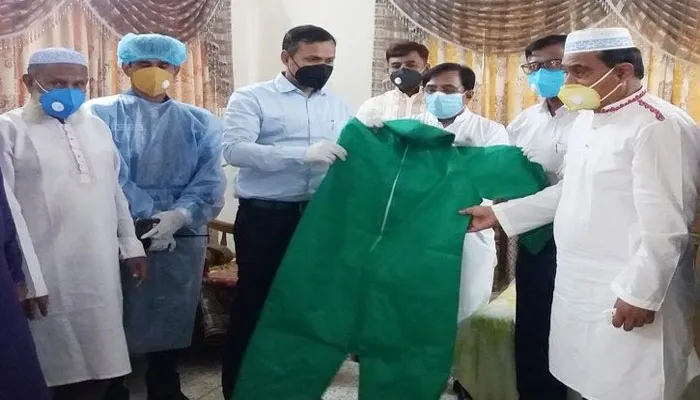 বাংলাদেশের স্বাস্থ্য কর্মকর্তাদের PPE পরিহিত অবস্থায় আলোচনা. Channel i News - চ্যানেল আই নিউজ