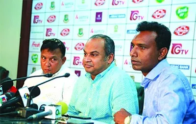 চ্যানেল আই অনলাইন সংবাদ সম্মেলনে তিনজন সাংবাদিক ও কর্মকর্তা উপস্থিত. Channel i News - চ্যানেল আই নিউজ