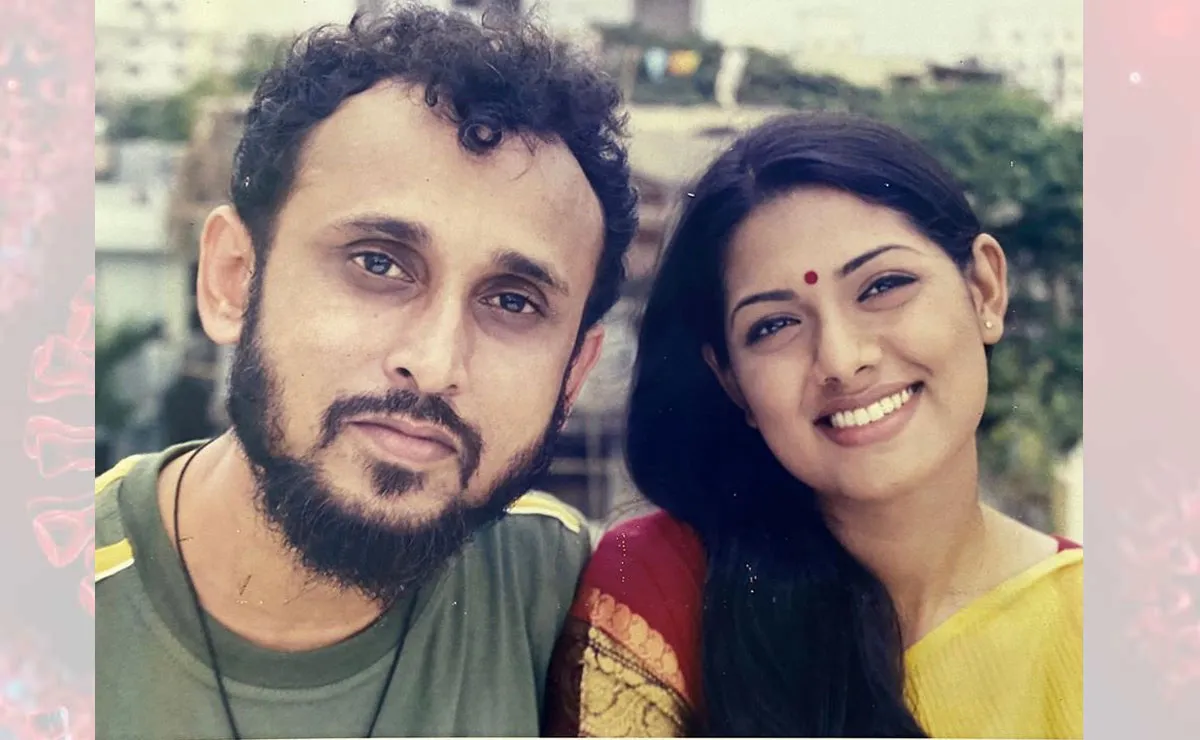একটি হাস্যোজ্জ্বল দম্পতি, পুরুষ ও নারী, ক্যামেরার দিকে তাকিয়ে. Channel i News - চ্যানেল আই নিউজ