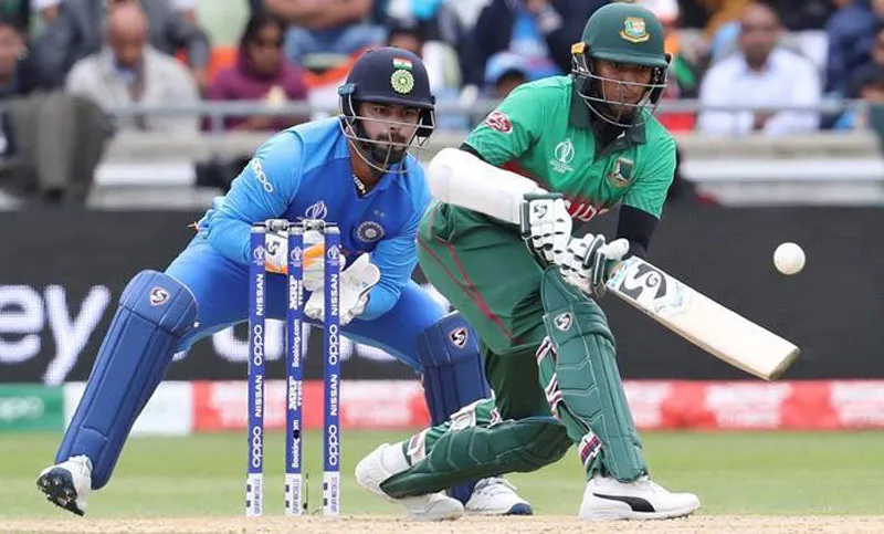 বাংলাদেশ ও ভারতের ক্রিকেটাররা মাঠে ব্যাটিং ও ফিল্ডিং করছেন. Channel i News - চ্যানেল আই নিউজ