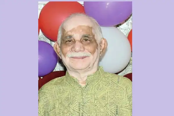 বয়সী পুরুষের হাসিমুখ, পটভূমিতে রঙিন বেলুনের সমাহার. Channel i News - চ্যানেল আই নিউজ