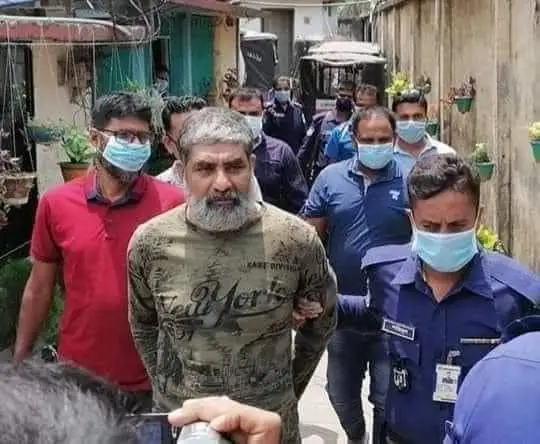 সাংবাদিক কাজলের জামিনের জন্য আদালত থেকে বের হচ্ছেন তিনি. Channel i News - চ্যানেল আই নিউজ