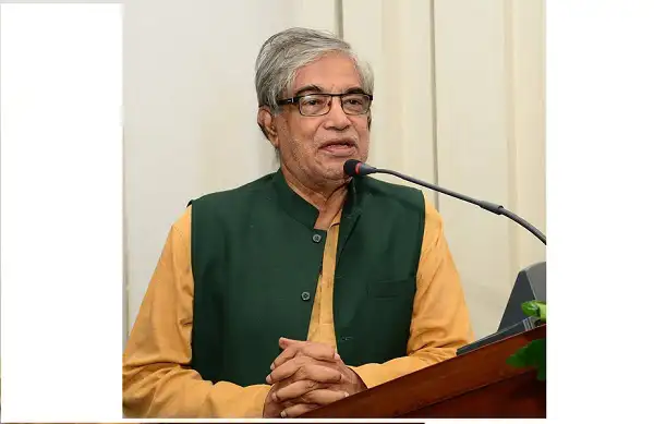 বাংলাদেশের একজন প্রবীণ রাজনীতিবিদ বক্তৃতা দিচ্ছেন. Channel i News - চ্যানেল আই নিউজ
