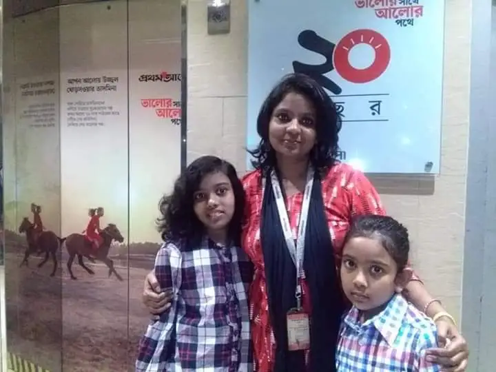 সাংবাদিক সাবিহা ও তার দুই শিশু কন্যার ছবি, বাংলাদেশে সংবাদমাধ্যমের প্রতিনিধিত্ব. Channel i News - চ্যানেল আই নিউজ