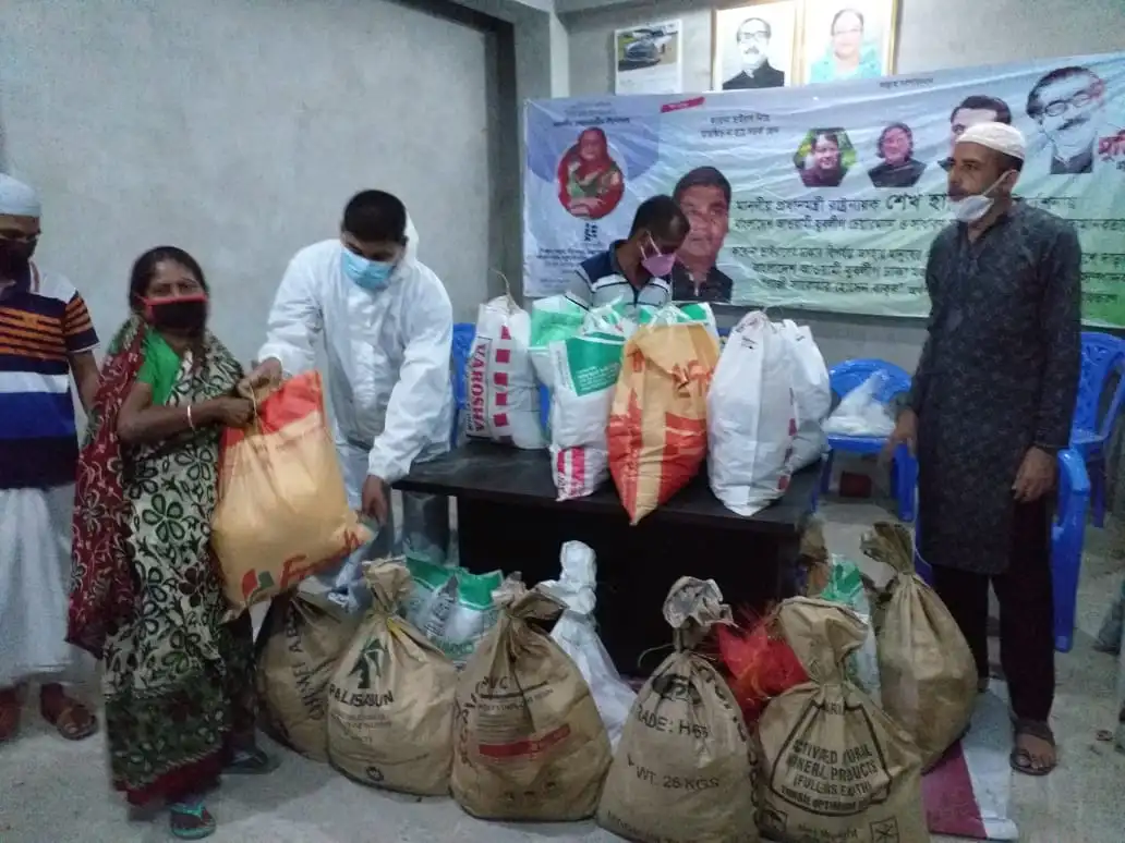 অসহায়দের মাঝে ঈদ উপহার পৌঁছে দিলেন যুবনেতা গাজী বাবু